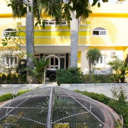 אודייפור Hotel Ambavgarh Palace מראה חיצוני תמונה