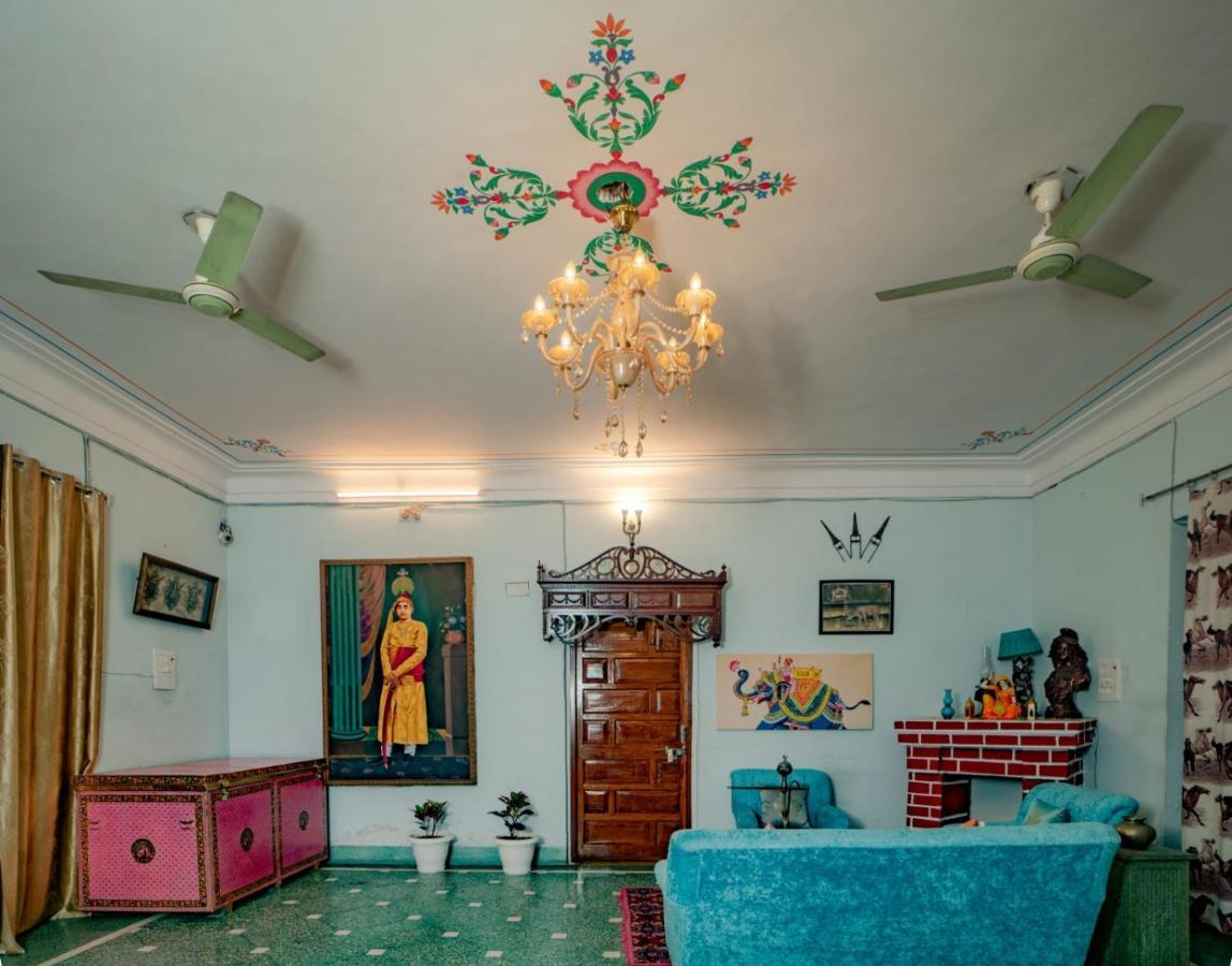 אודייפור Hotel Ambavgarh Palace מראה חיצוני תמונה