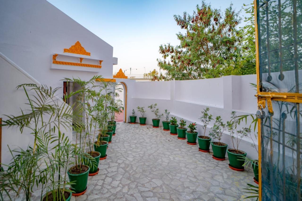 אודייפור Hotel Ambavgarh Palace מראה חיצוני תמונה