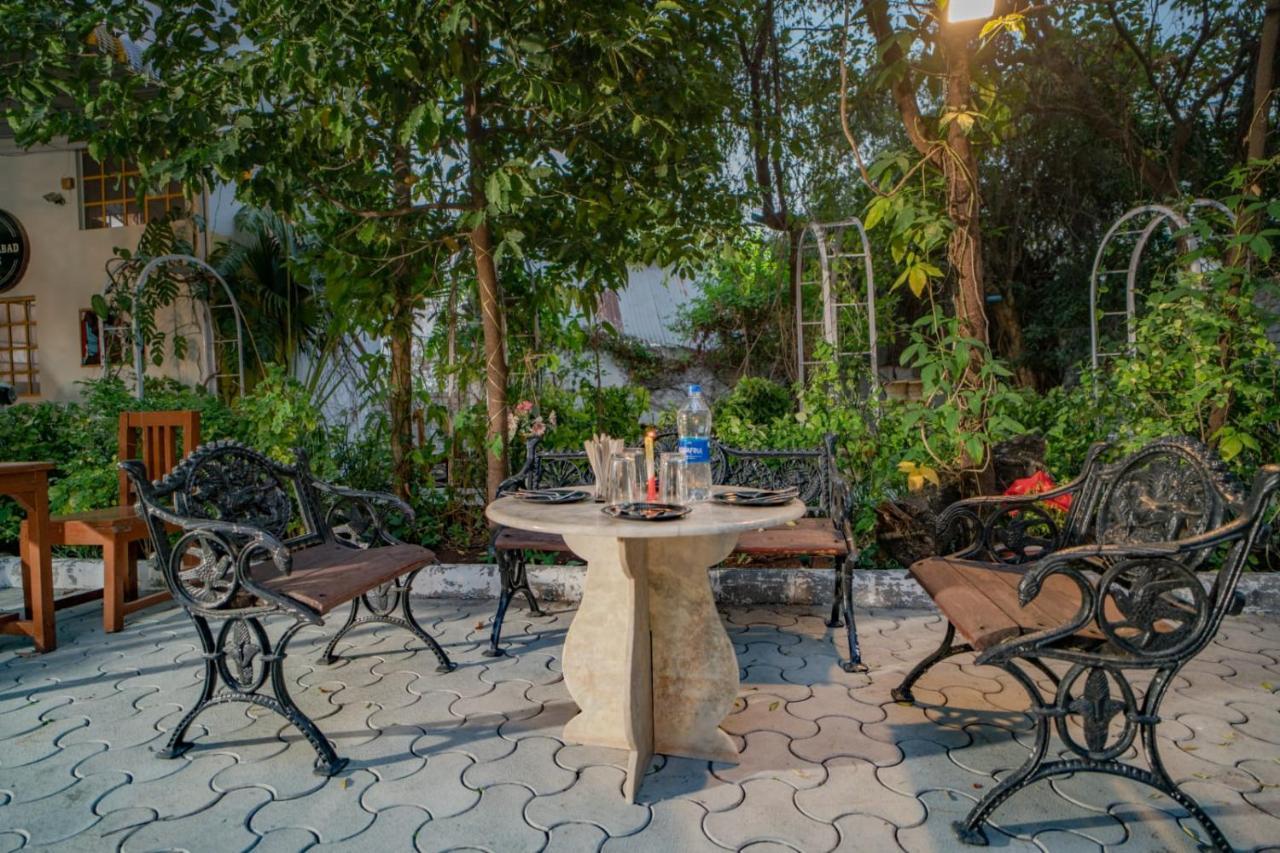 אודייפור Hotel Ambavgarh Palace מראה חיצוני תמונה