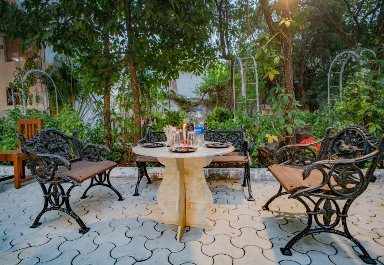 אודייפור Hotel Ambavgarh Palace מראה חיצוני תמונה