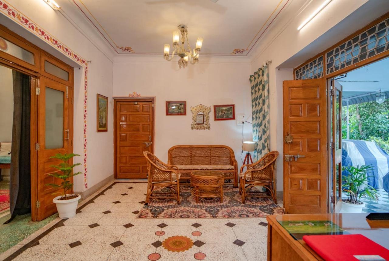 אודייפור Hotel Ambavgarh Palace מראה חיצוני תמונה