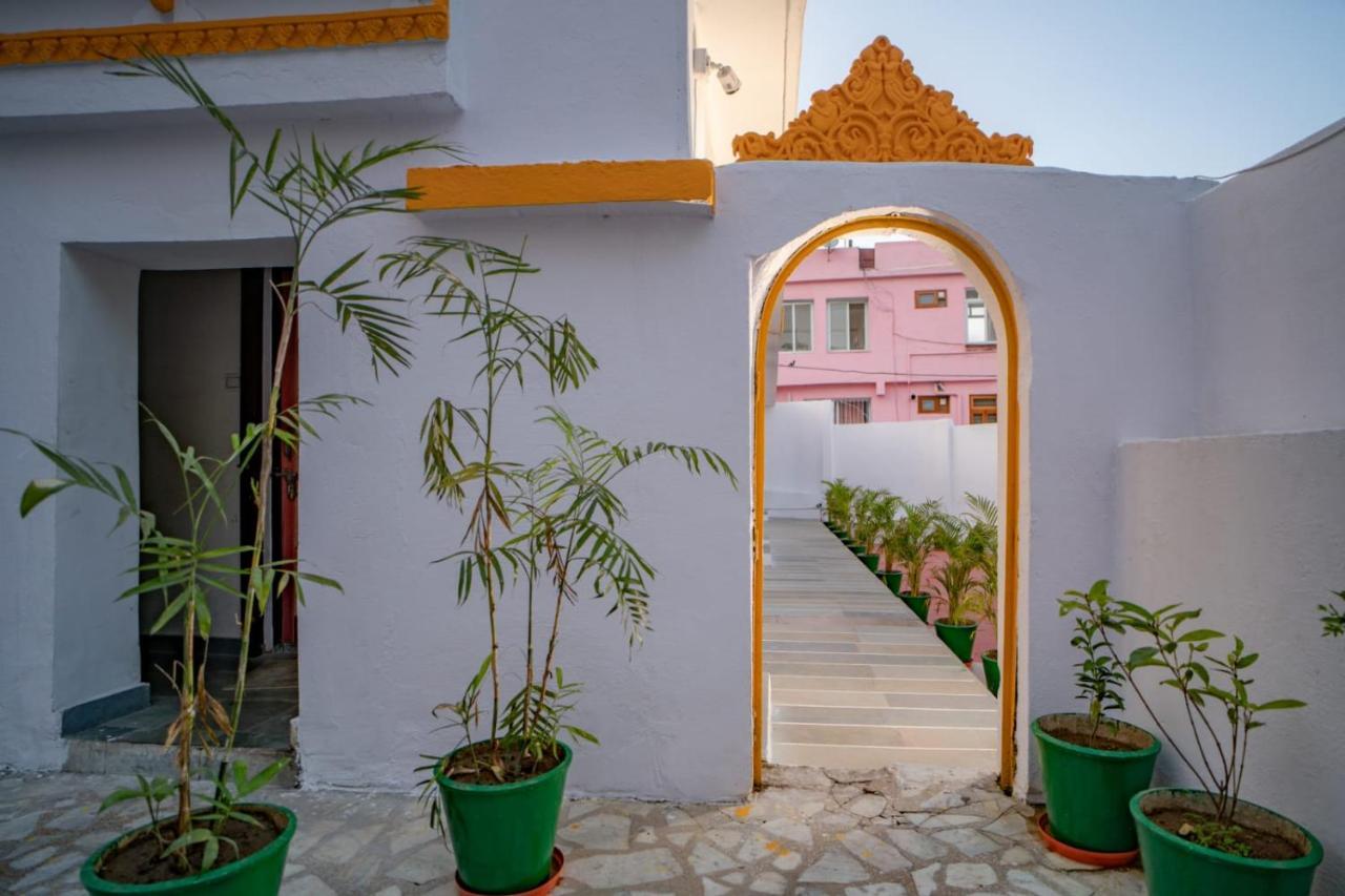 אודייפור Hotel Ambavgarh Palace מראה חיצוני תמונה