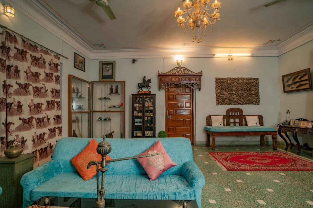 אודייפור Hotel Ambavgarh Palace מראה חיצוני תמונה