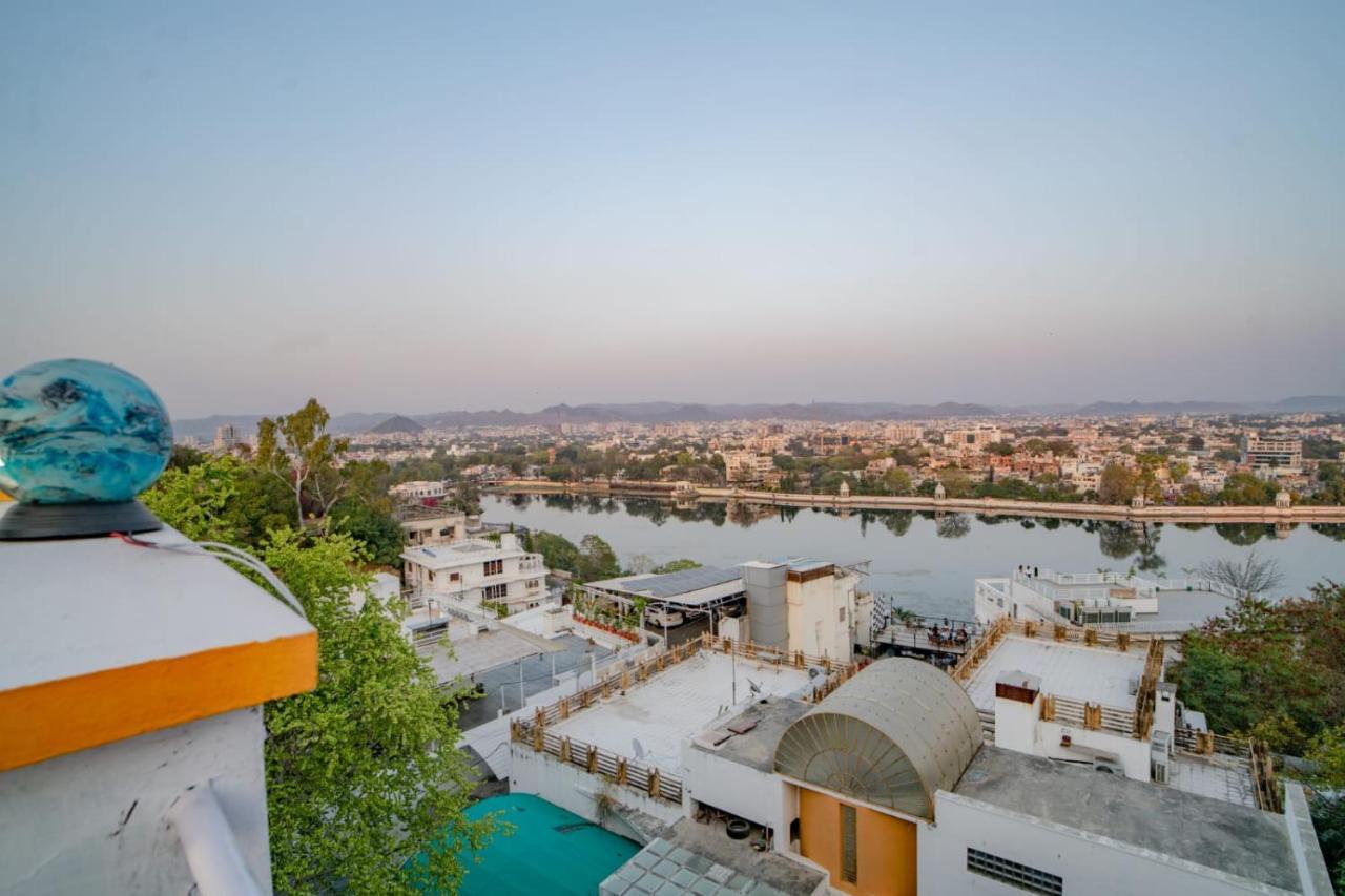 אודייפור Hotel Ambavgarh Palace מראה חיצוני תמונה