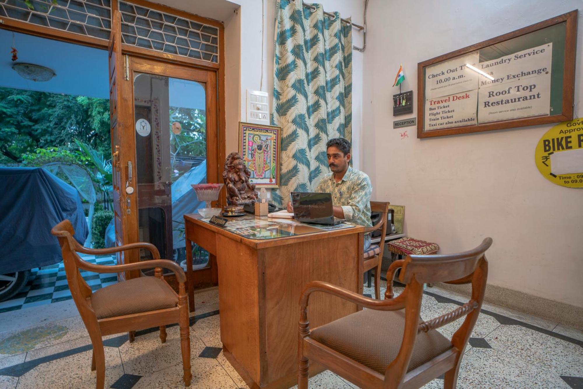 אודייפור Hotel Ambavgarh Palace מראה חיצוני תמונה