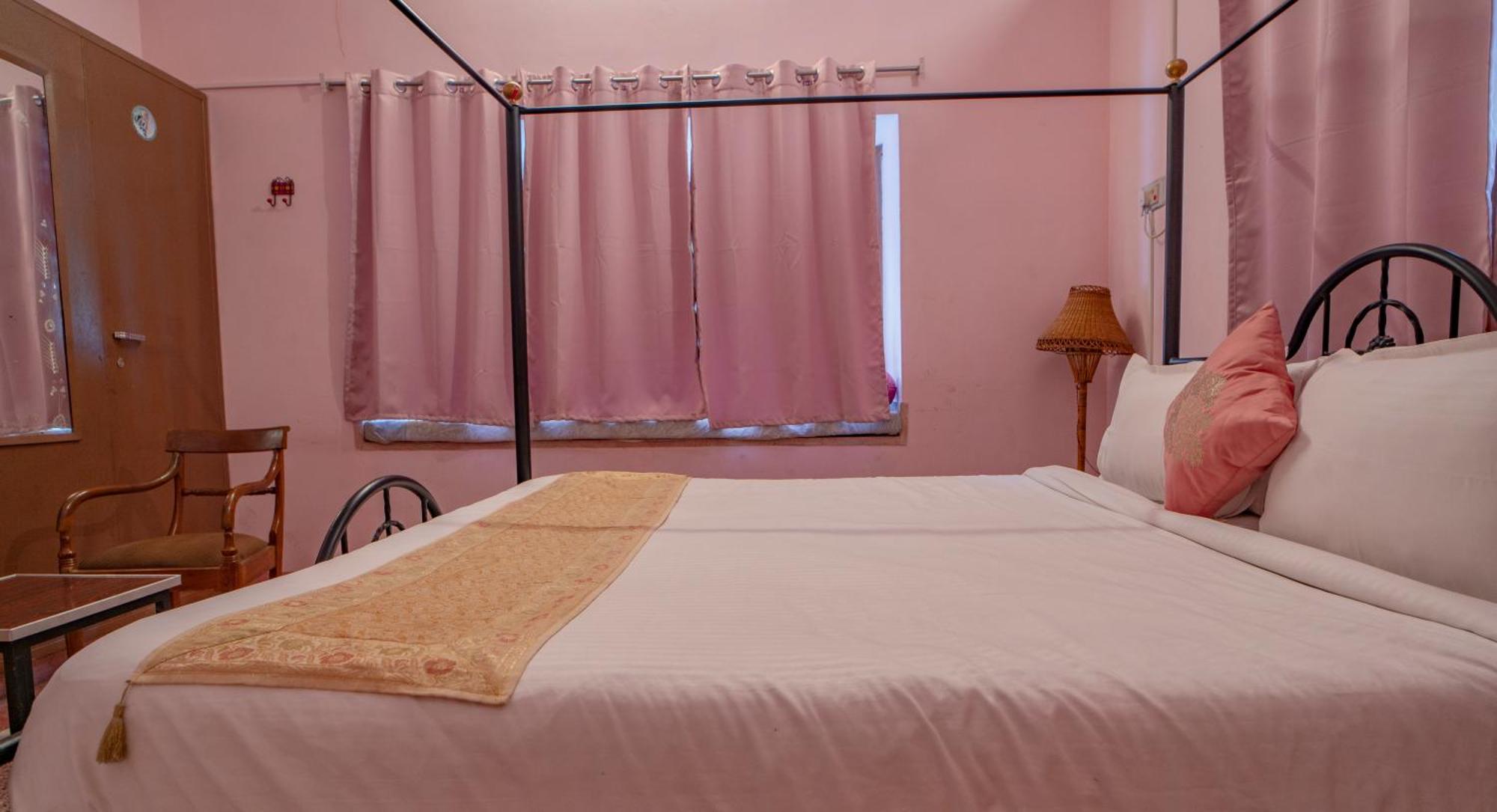 אודייפור Hotel Ambavgarh Palace מראה חיצוני תמונה