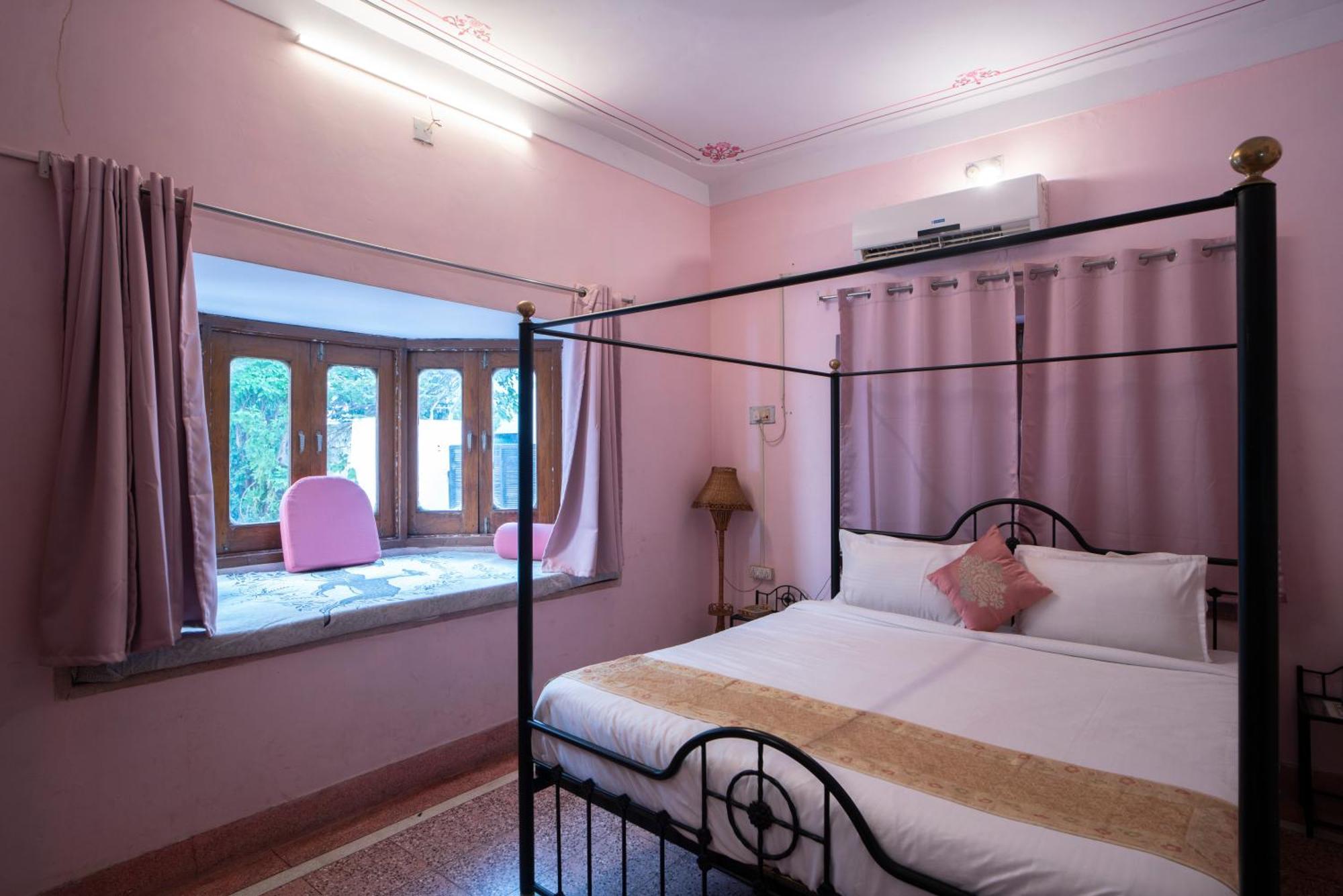 אודייפור Hotel Ambavgarh Palace מראה חיצוני תמונה