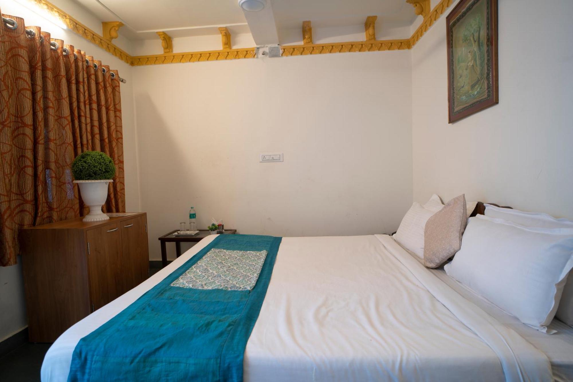 אודייפור Hotel Ambavgarh Palace מראה חיצוני תמונה