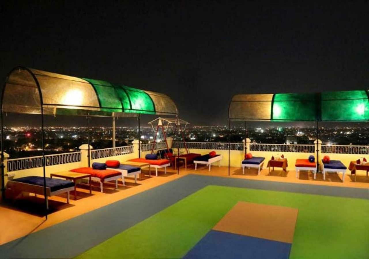 אודייפור Hotel Ambavgarh Palace מראה חיצוני תמונה