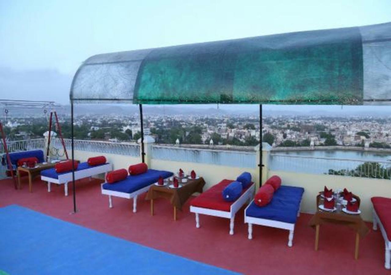 אודייפור Hotel Ambavgarh Palace מראה חיצוני תמונה