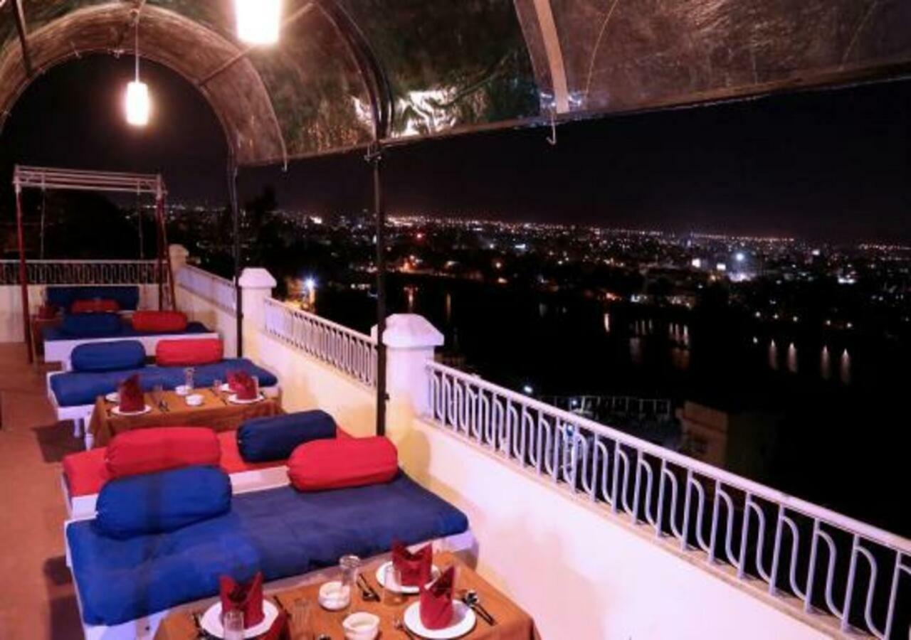 אודייפור Hotel Ambavgarh Palace מראה חיצוני תמונה