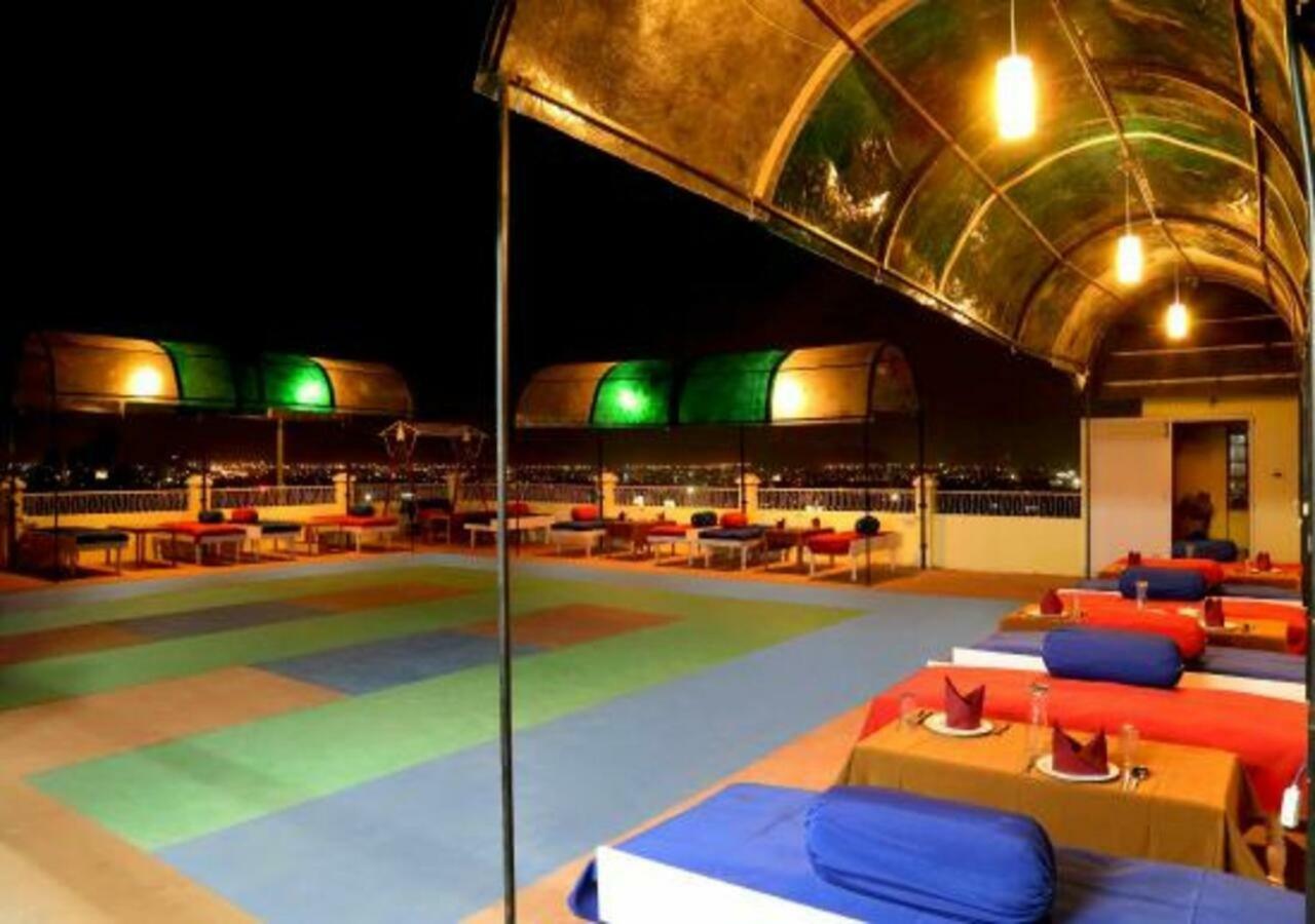 אודייפור Hotel Ambavgarh Palace מראה חיצוני תמונה