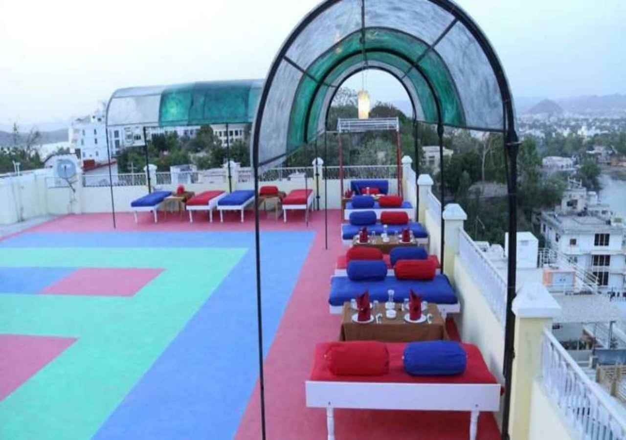 אודייפור Hotel Ambavgarh Palace מראה חיצוני תמונה