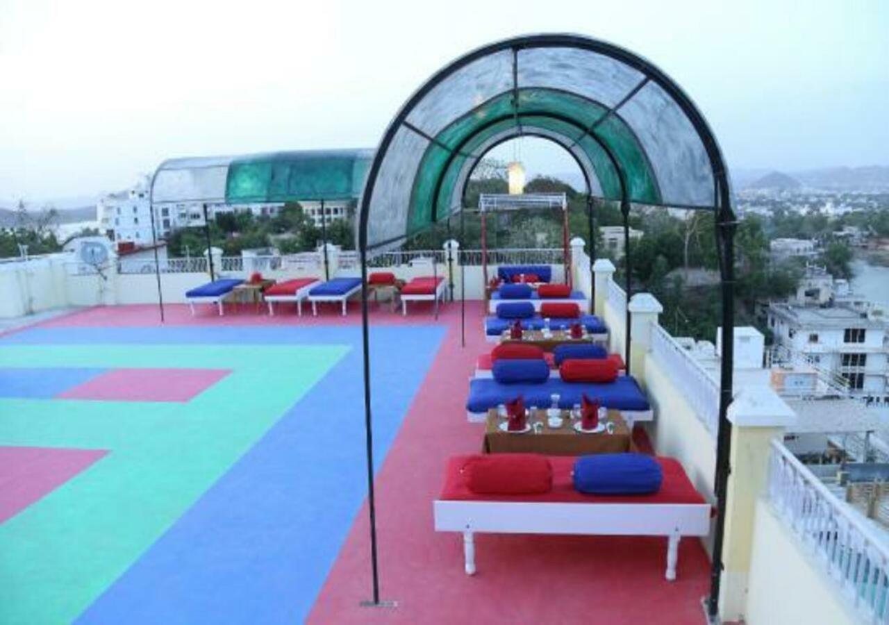 אודייפור Hotel Ambavgarh Palace מראה חיצוני תמונה