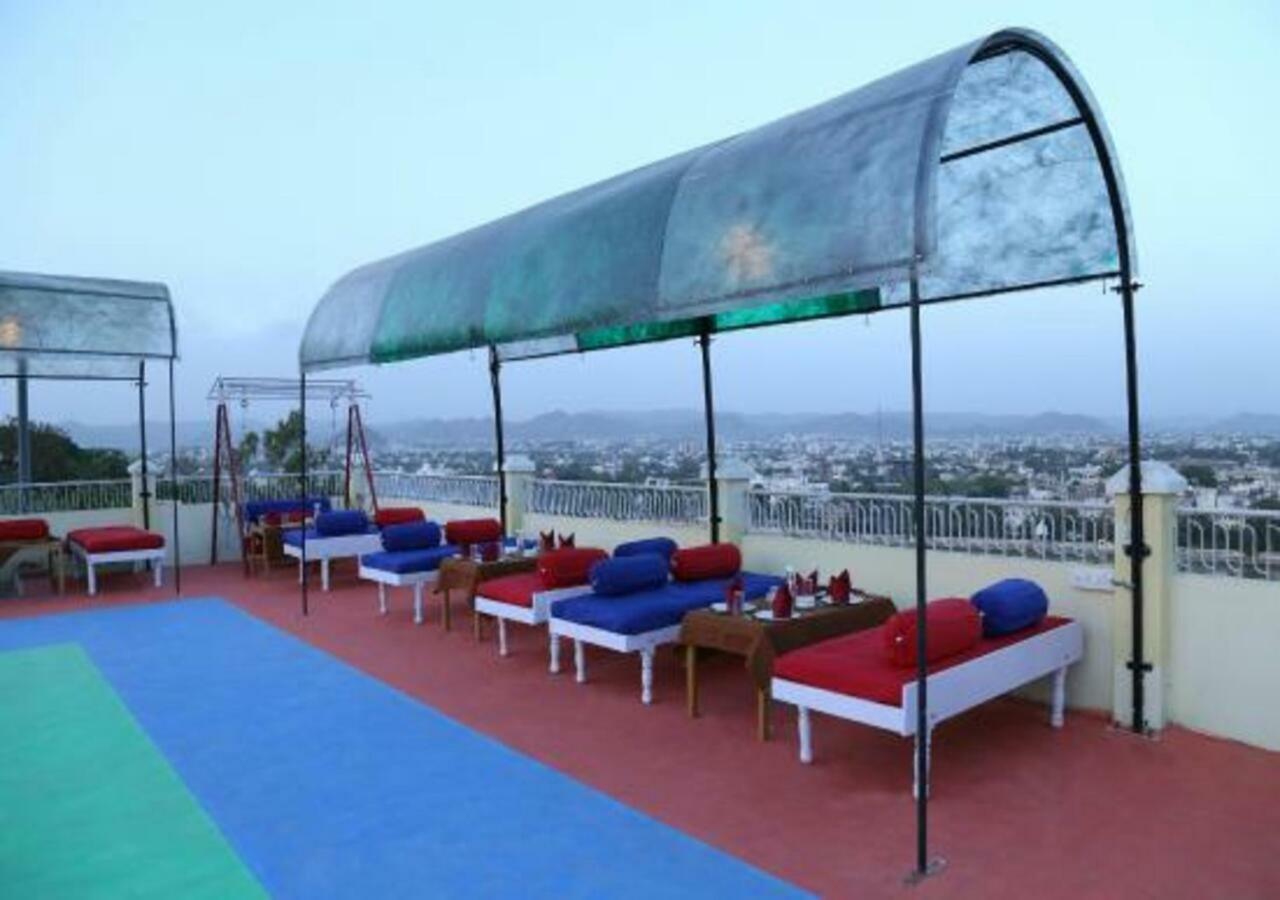 אודייפור Hotel Ambavgarh Palace מראה חיצוני תמונה