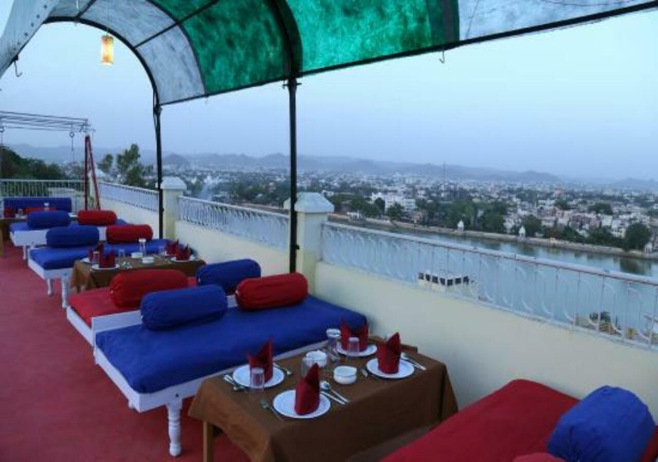 אודייפור Hotel Ambavgarh Palace מראה חיצוני תמונה